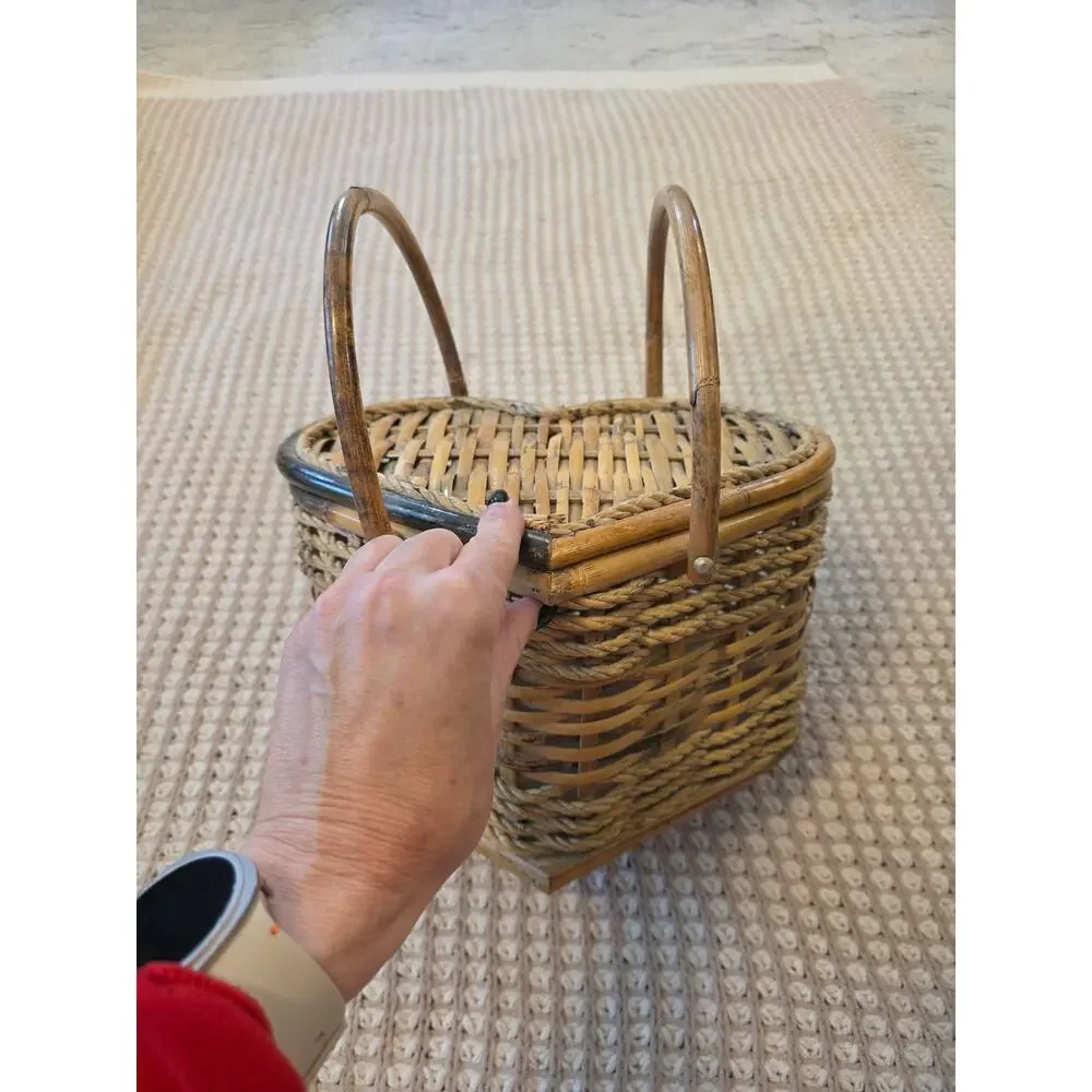 VTG Made in Philippines Heart-Shaped Hard Sided Wicker Picnic Basket Handles